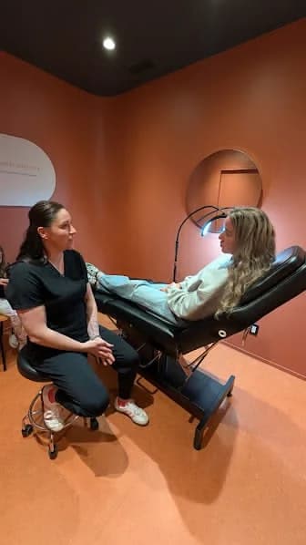 Client receiving treatment with Refine R.N.